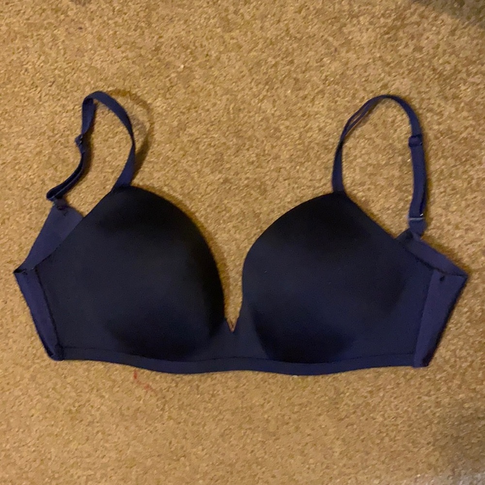 Victoria’s Secret Navy Blue Bra 34DD No underwire lightly padded great condition